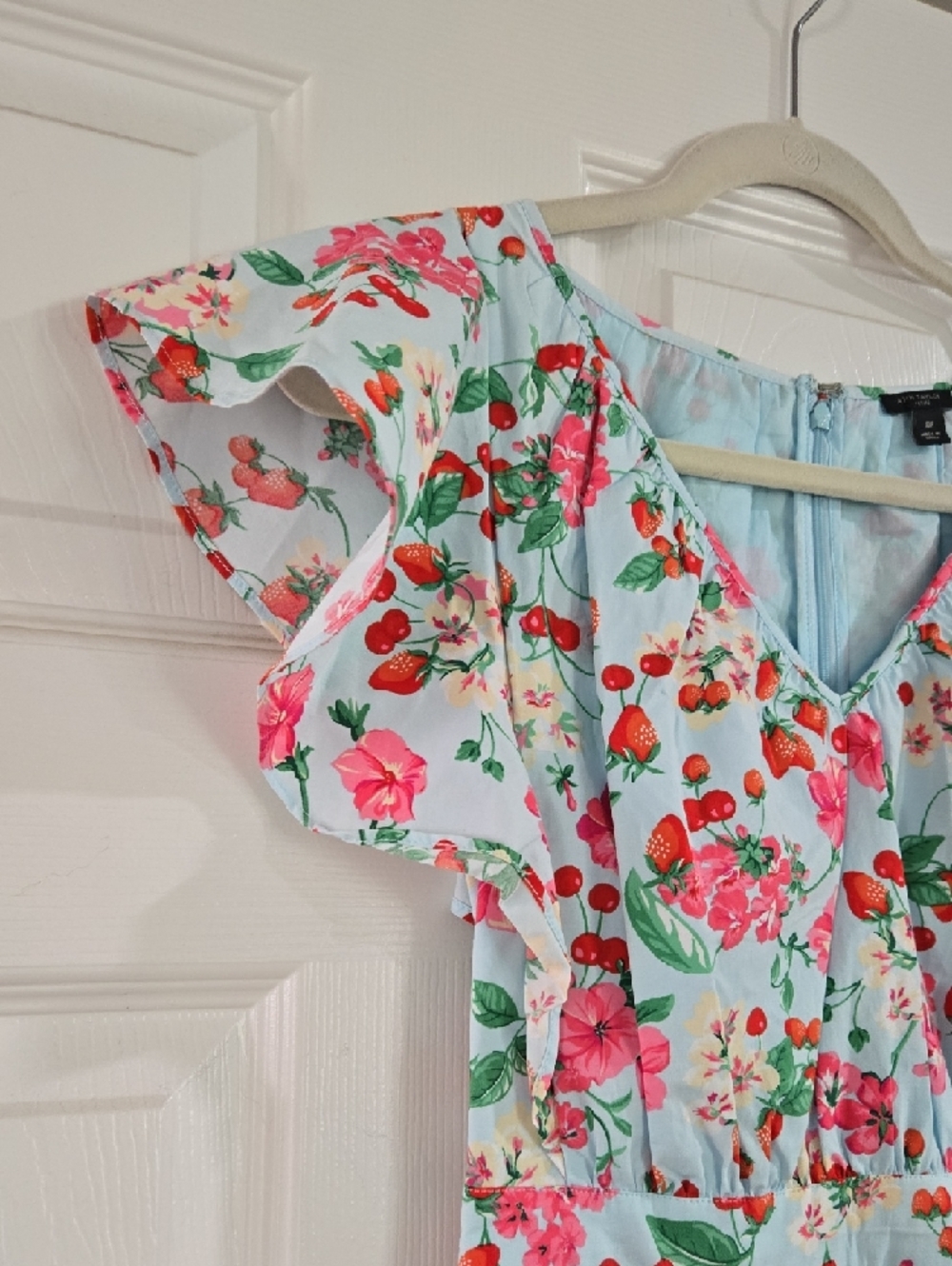 Ann Taylor Floral Flutter Sleeve Flare Dress Size 00P - Picture 4 of 9